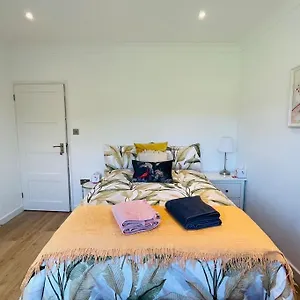 Homestay In A Beautiful House With Free On St Parking, Brighton